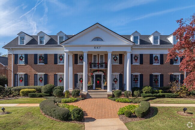 Milledge Avenue Historic District ishome to most of the greek life at UGA.