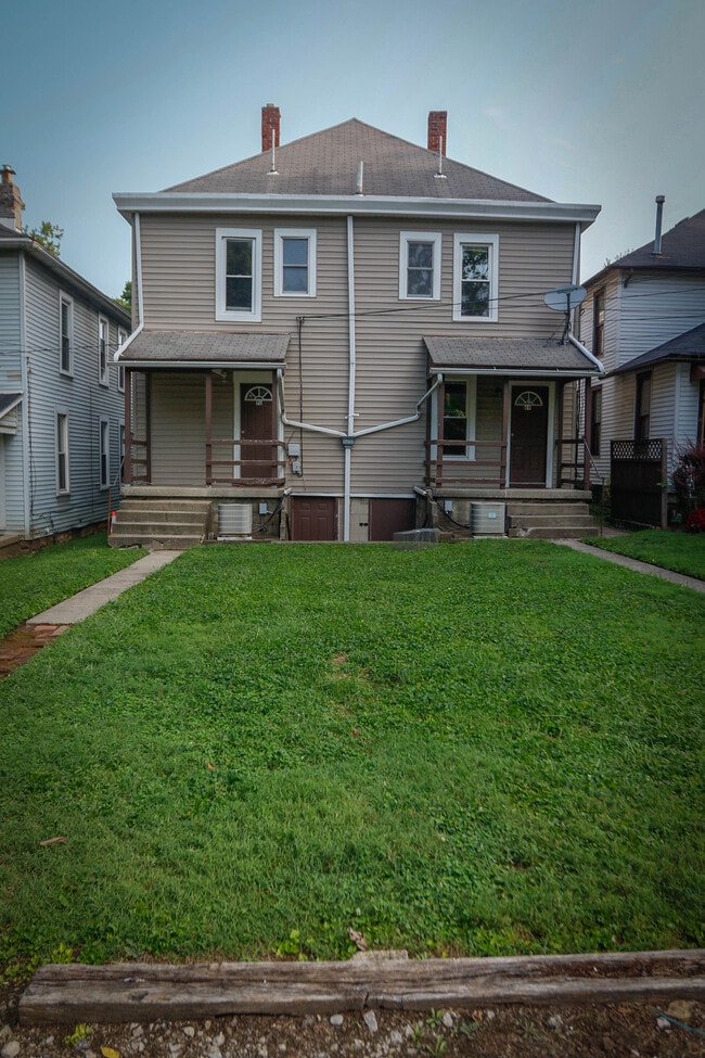 71 W Blake Ave, Columbus, OH 43202 - photo 2
