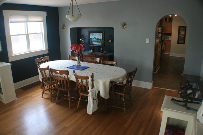 dining area (open with living room)