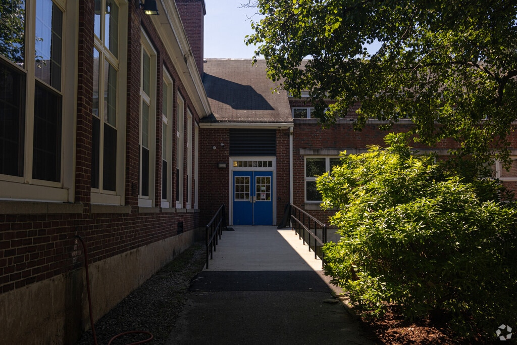 Welcome to Bessie Buker Elementary School.