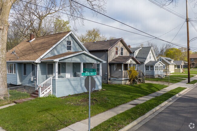 Row of Bugalow style homes in Greencroft Park