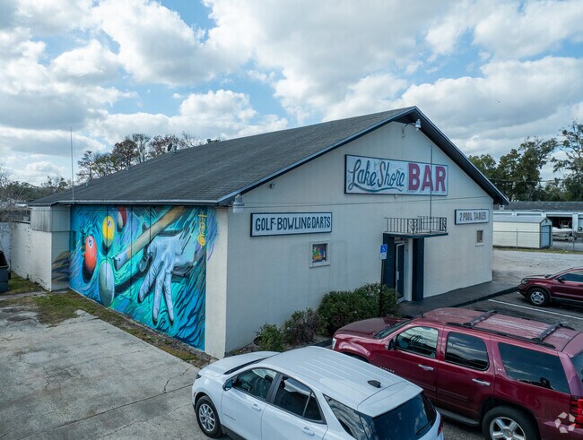 The Lakeshore bar is the local neighborhood spot to gather with friendly folks.