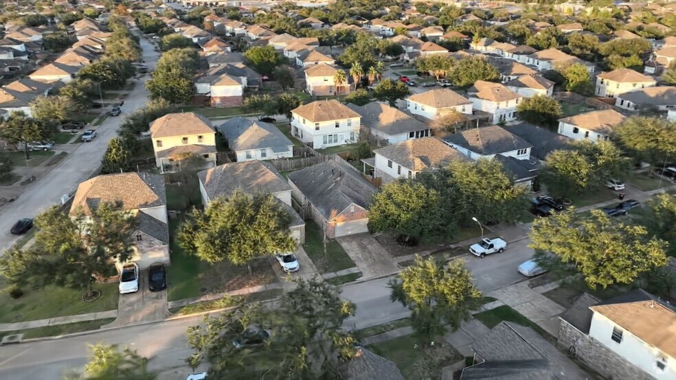 18330 Grove Brook Ln, Cypress, TX 77429 - photo 2