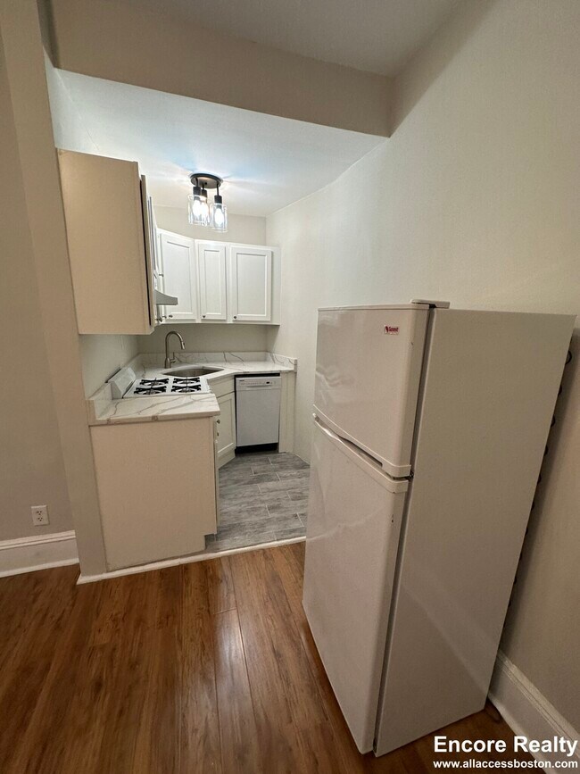 38 Hemenway St unit 15M, Boston, MA 02115 - photo 4