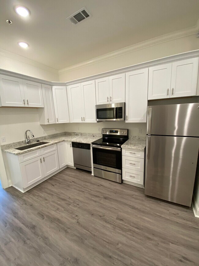 Avenue Walk Apartments, Metairie, LA 70005 - photo 2