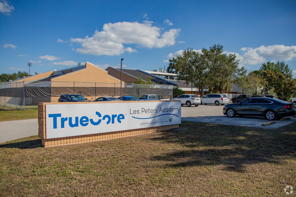 Les Peters Academy provides education in the neighborhood of 
Drew Park.