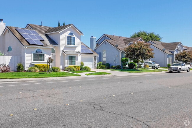 There are quaint rows of homes in the heart of Downtown Manteca.