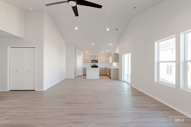 3894 E Jamestown Dr, Nampa, ID 83686 - photo 5