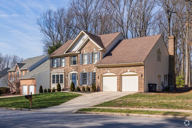 Colonial-inspired single family homes line the streets of Newington Forest.