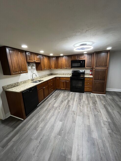 24 Ash St unit 2, Spencer, MA 01562 - photo 1