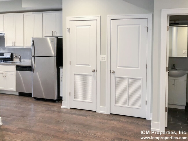 3740 N Sheffield Ave unit 3818, Chicago, IL 60613 - photo 2