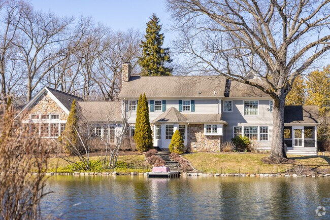 Find your dream lakefront home in the Mountain Lake neighborhood.