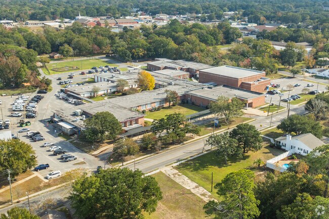 Trent Lott Academy offers strong academics in Pascagoula’s school district.