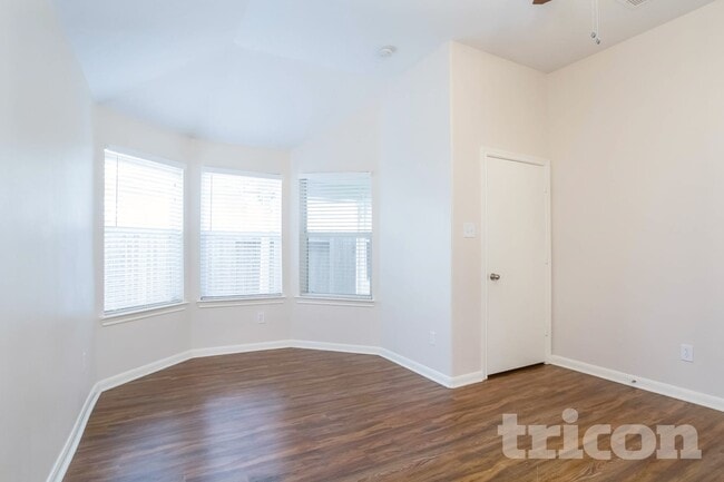 810 Forest Hillside Ln, Houston, TX 77067 - photo 3