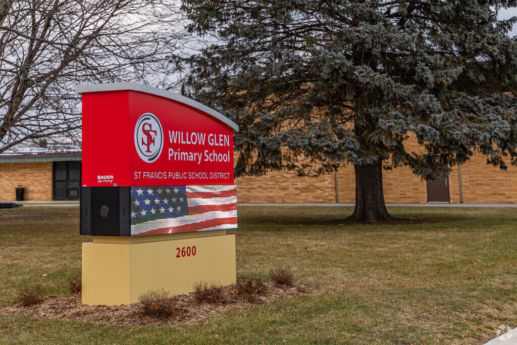 Willow Glen is an elementary school in Saint Francis, WI.