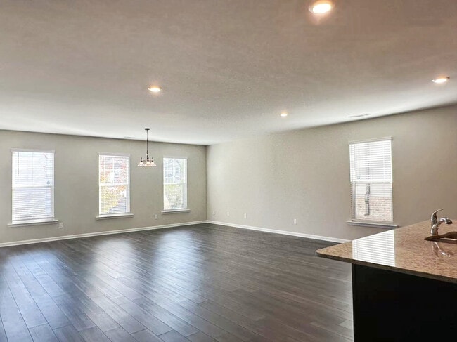 4372 Grosbeak Dr, Hoschton, GA 30548 - photo 3