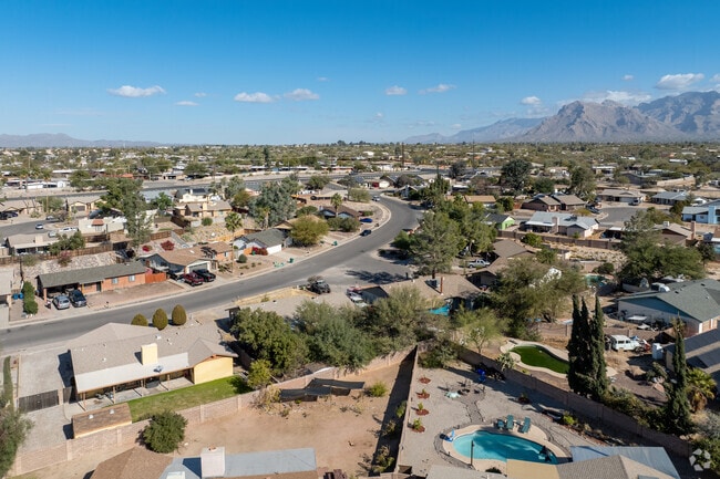 Casas Adobes Park has ranch-style homes with scenic views of the Catalina Mountains.