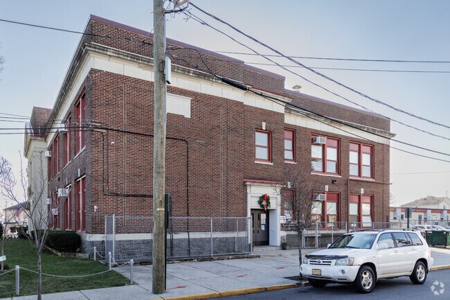 22%  of students at Cliffside Park School #5 in Cliffside Park, NJ are proficient in math.