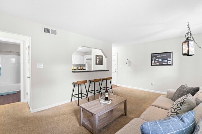 Kingswood - Students save up to 10%!, Chapel Hill, NC 27516 - photo 2