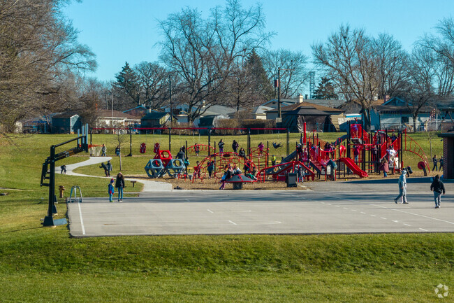 Sunny Hill Elementary School has a student-teacher ratio of 9 to 1.