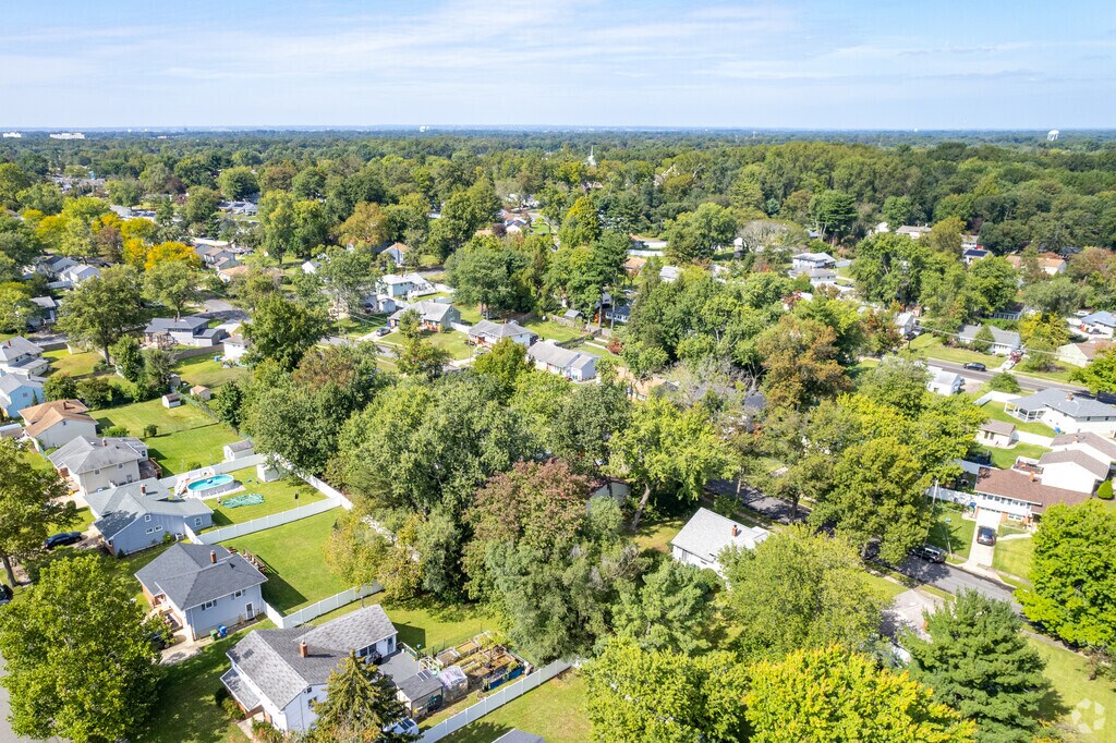 About Kingston Estates Schools, Demographics, Things to Do