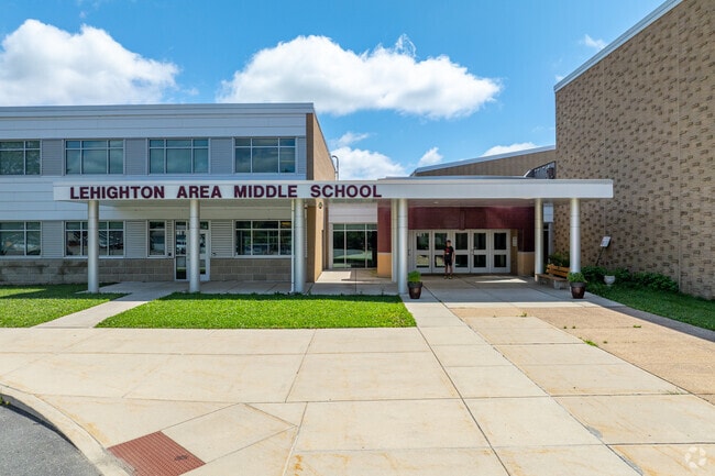 Lehighton Area Middle School has a student population of 571.