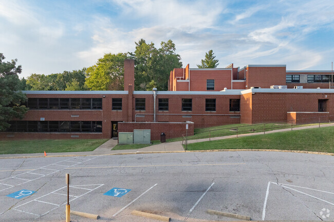 Stringtown Elementary School has students in grades K-5.