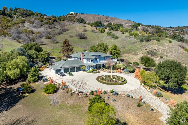 Folks who prefer a remote countryside town should consider Oak View.