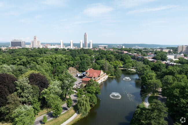 Washington Park adds a lake and theatre close to Helderberg and downtown.