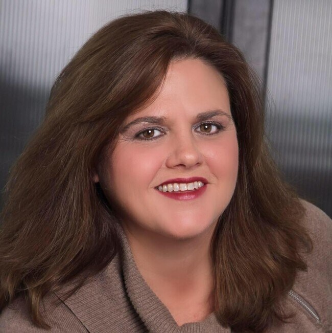 Lisa Benton