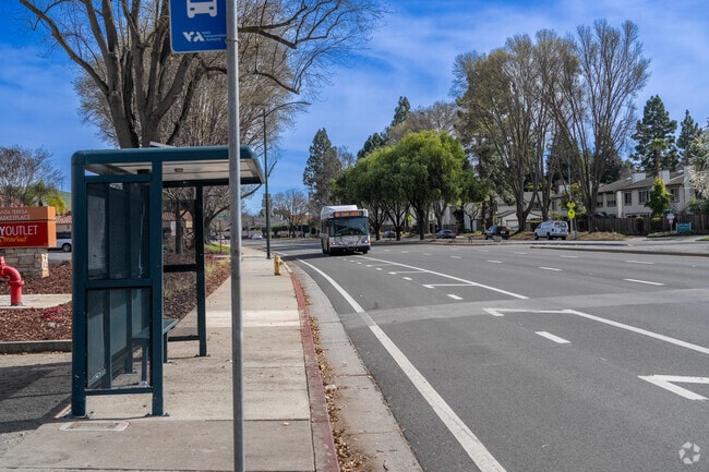 Commute seamlessly through Avenida España neighborhood with efficient bus transit.