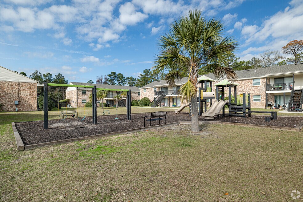 Eastwood Oaks Apartments 37445 Cody Cir, Hilliard, FL