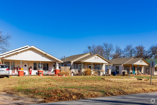 Craftman-style homes are common in the Chickasha Neighborhood.
