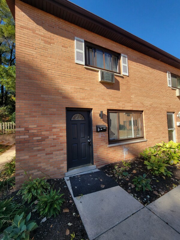 310 Duane St Unit 1, Glen Ellyn, IL 60137