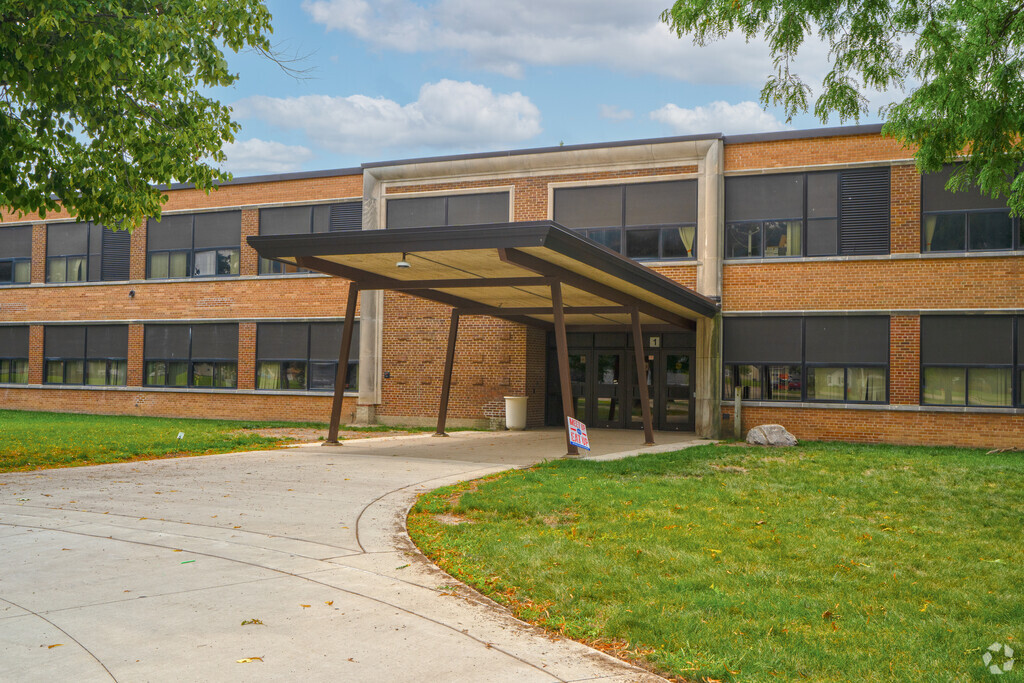 Clawson High School, Clawson Mi Rankings & Reviews - Homes.com