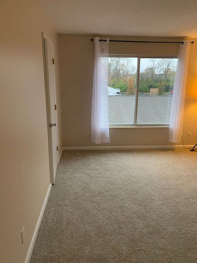 533 Aspen Glen Dr unit 311, Cincinnati, OH 45244 - photo 4