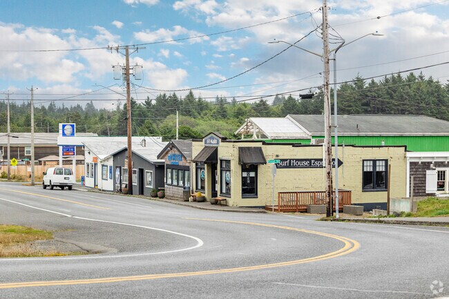 Pacific Beach, WA has a row of retails and restaurants lining Main Street.