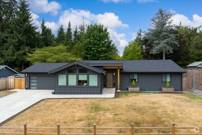 Unwind and relax in this inviting Brier retreat.