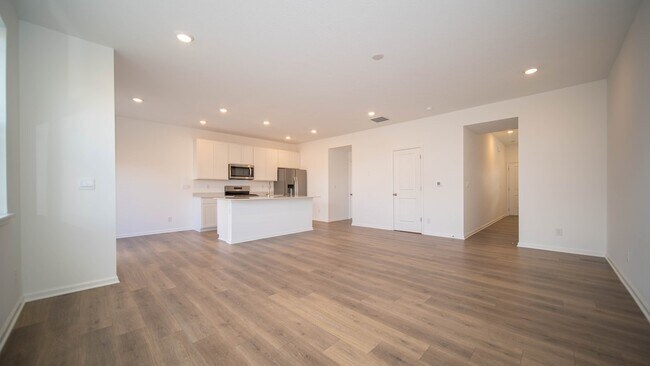 6304 Wasco Dr, Whitestown, IN 46075 - photo 5