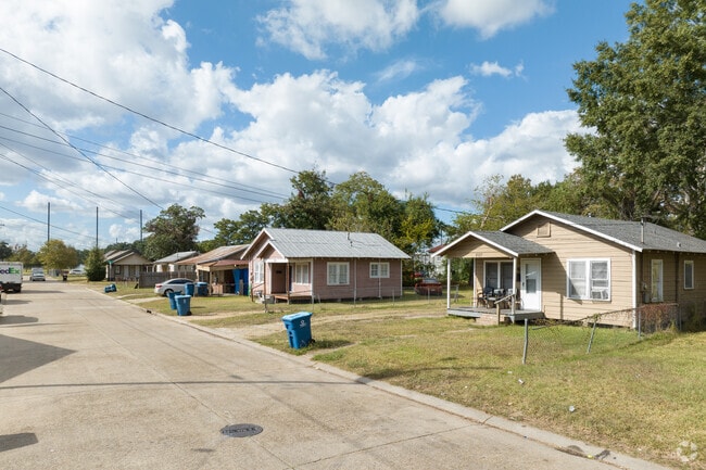 This section of Pa Davis Park homes enjoy larger lawns than most in the neighborhood.