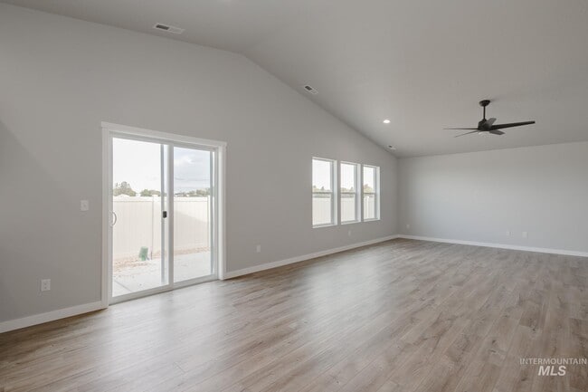 3422 E Red Maple Ct, Nampa, ID 83686 - photo 7