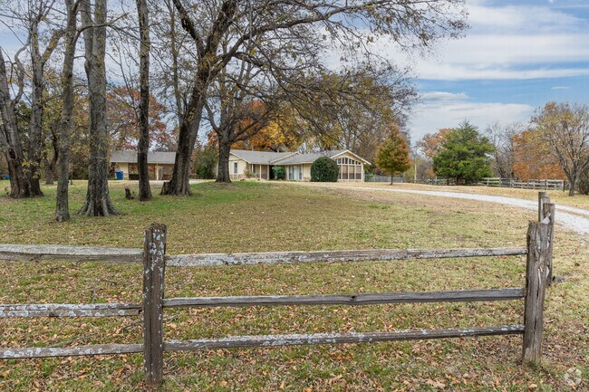 Ranch-style homes on large lots are common in Raceway neighborhood.