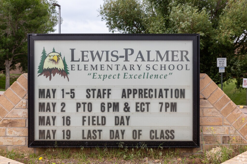 The Lewis-Palmer Elementary School in Woodmoor expects excellence from students.