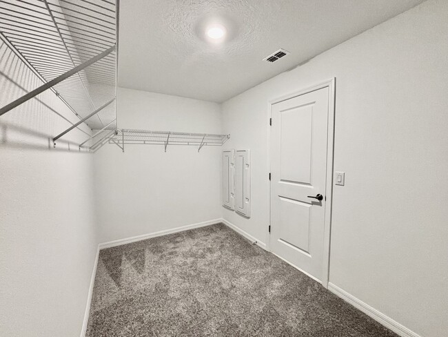 11237 Linden Depot Rd, San Antonio, FL 33576 - photo 6