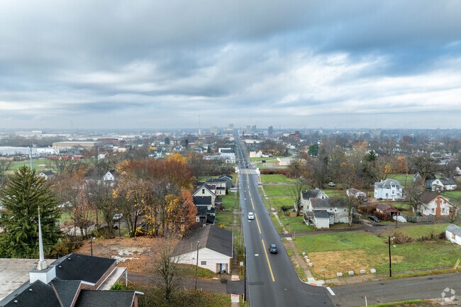East End North residents enjoy a short commute to downtown Canton.