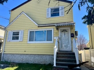 130 Baisley Ave Unit 2nd Floor, East Rockaway, NY 11518