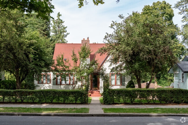 Smaller homes can be found across from Lincoln park.