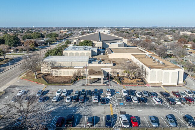 Founders Classical Academy welcomes students to attend and be educated in Carrollton, Tx.