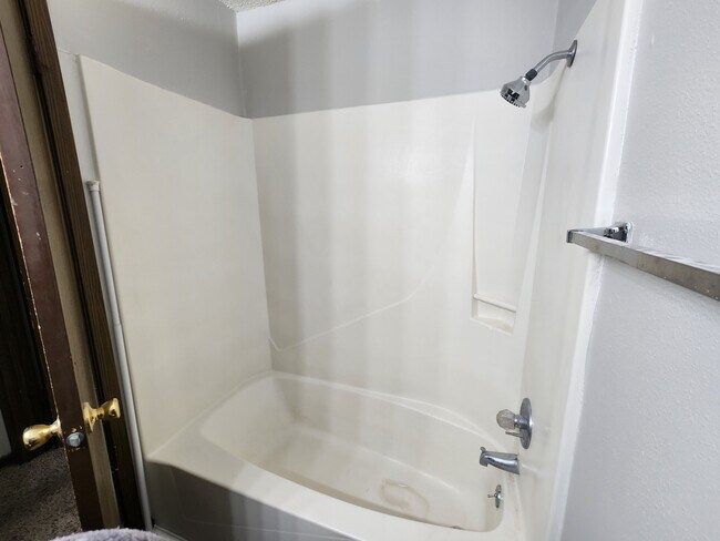 102 Oak St unit 1, Hiawatha, IA 52233 - photo 7