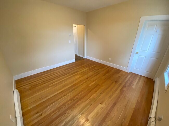 66 Middle St unit 3, Boston, MA 02127 - photo 4